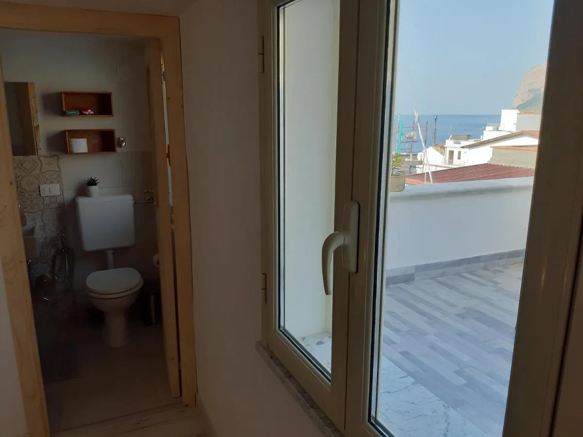 איסולה דלה פמינה Home Holiday Sicily Private Room בית הארחה