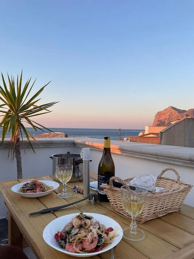 איסולה דלה פמינה Home Holiday Sicily Private Room 0*, איסולה דלה פמינה
